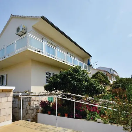 Two-bedroom With Sea View 03 Apartment