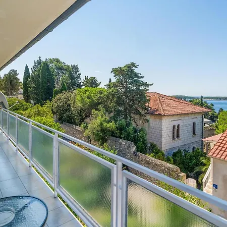 Apartment Two-bedroom With Sea View 03 *